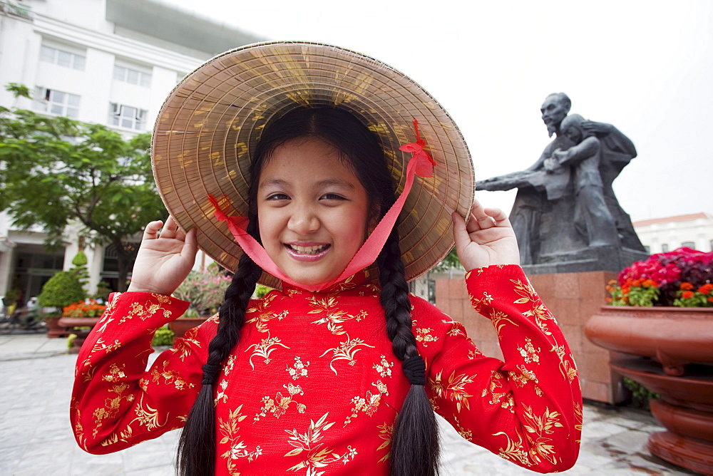 Girl dressed in traditional Vietnamese costume, Ho Chi Minh City, Vietnam, Indochina, Southeast Asia, Asia