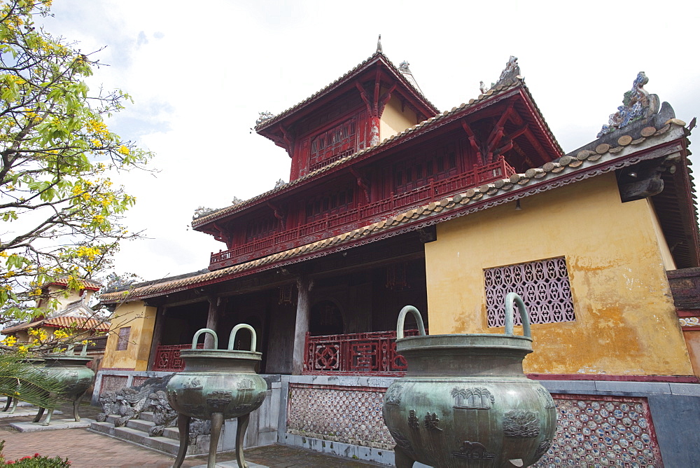 Dynastic urns and gateway to To Mieu Temple, Imperial Enclosure, Citadel, Hue, UNESCO World Heritage Site, Vietnam, Indochina, Southeast Asia, Asia