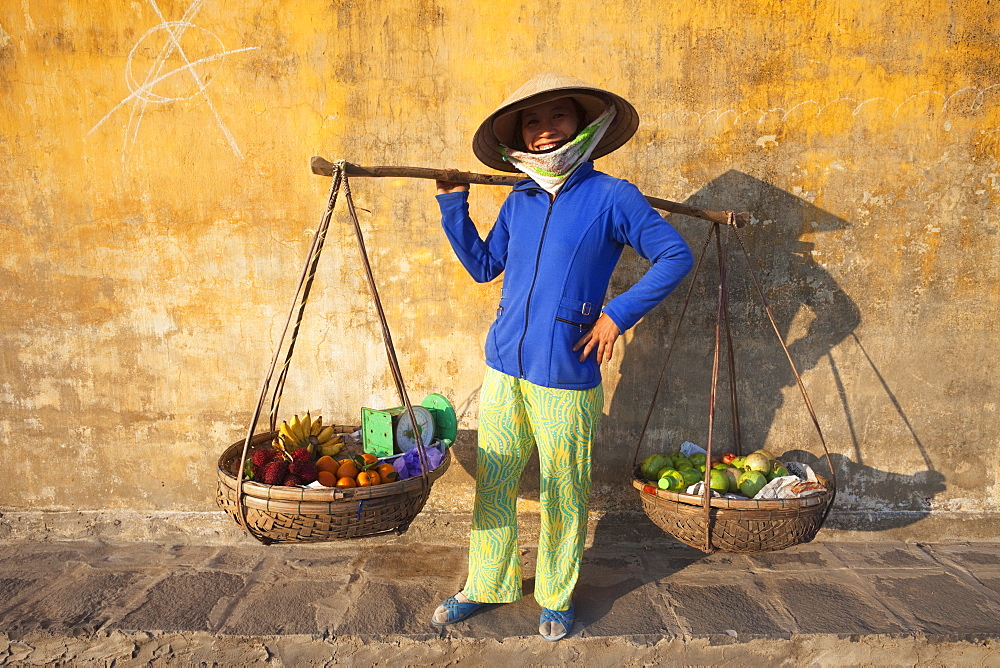 Fruit vendor, Hoi An, Vietnam, Indochina, Southeast Asia, Asia