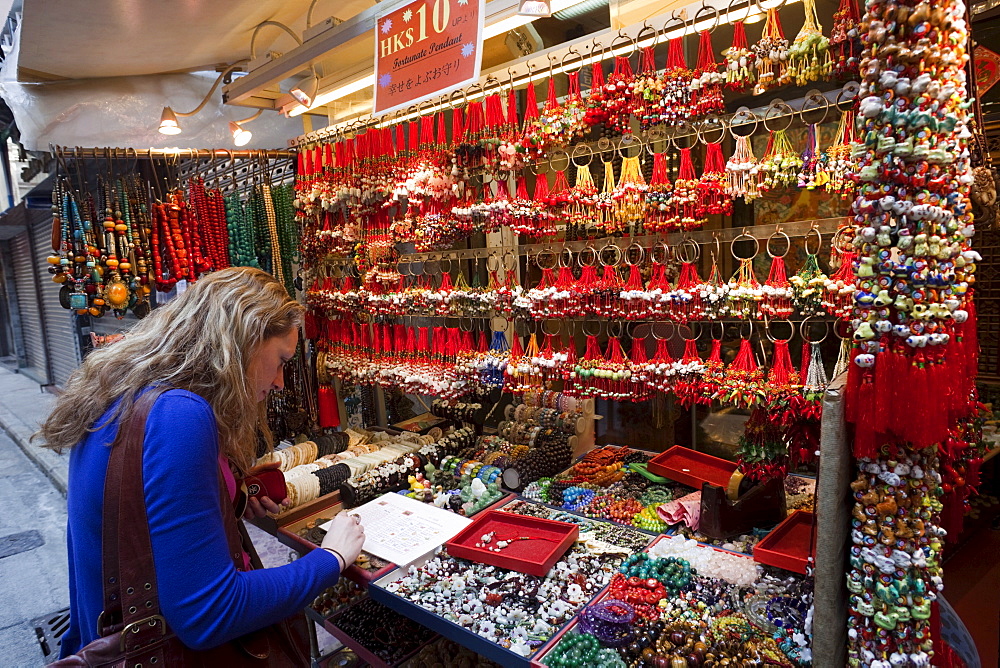 Antique shop in Cat Street, Hollywood Road, Hong Kong, China, Asia