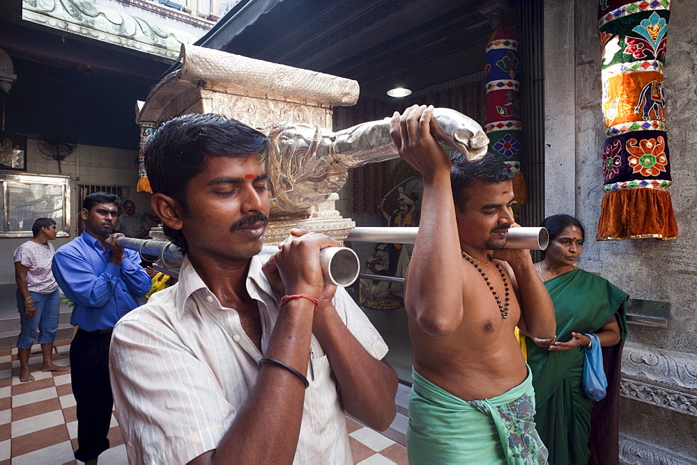 Silver chariot procession, Sri Veerama-kaliamman Hindu Temple, Little India, Singapore, Southeast Asia, Asia