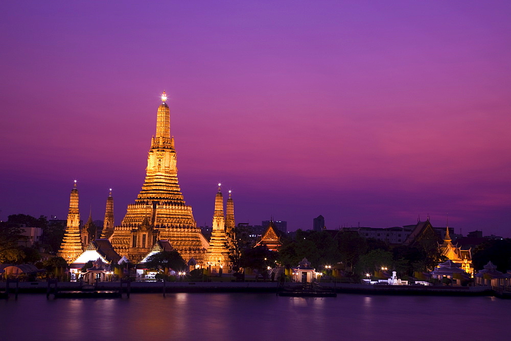 Wat Arun and Chao Phraya River, Bangkok, Thailand, Southeast Asia, Asia