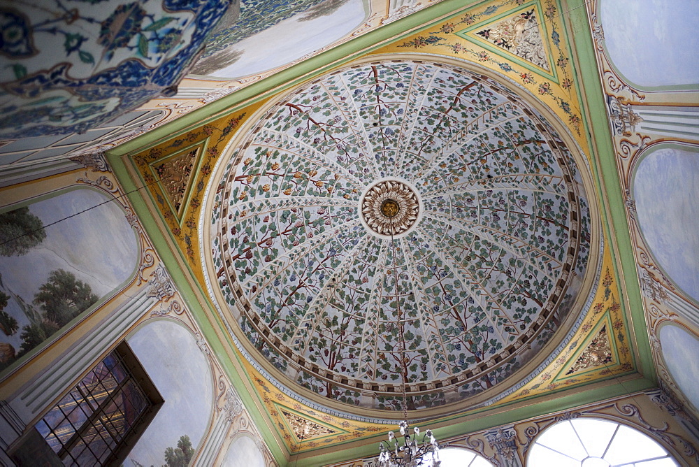 Ceiling decoration in the Queen Mother Apartments in the Harem, Topkapi Palace Museum, Istanbul, Turkey, Europe