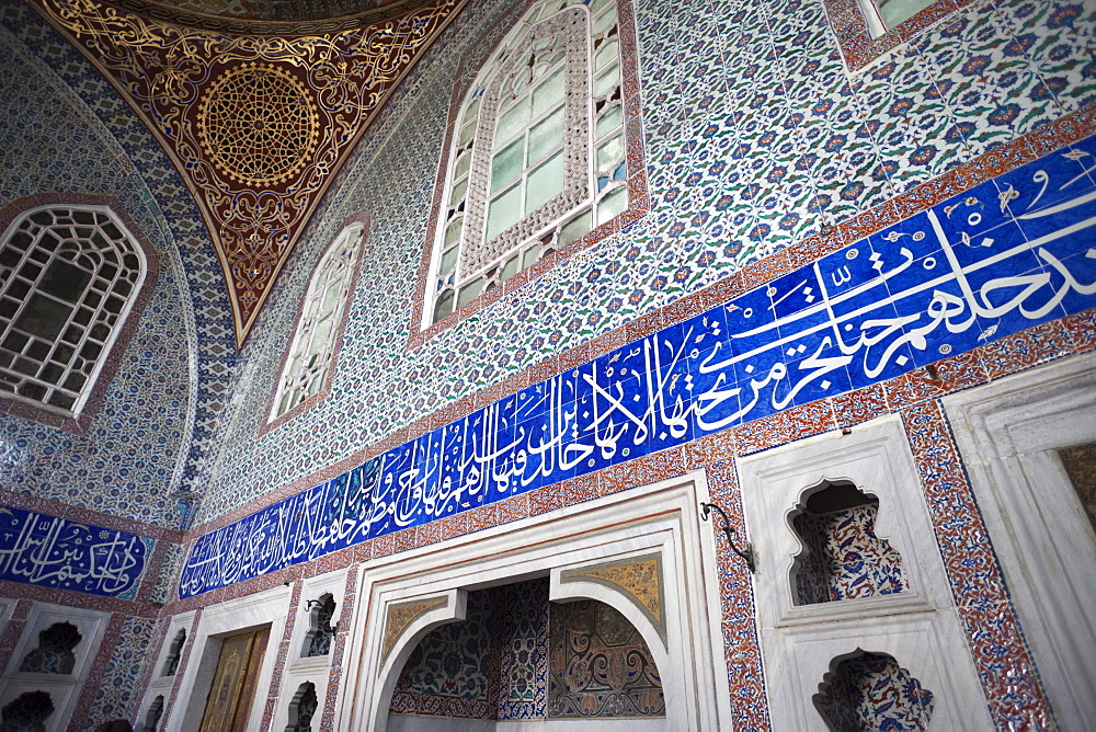 Bedroom decoration in The Harem, Topkapi Palace Museum, UNESCO World Heritage Site, Istanbul, Turkey, Europe