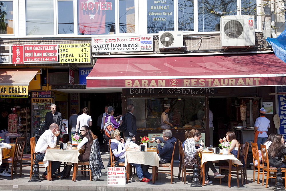 Street scene, Sultanahmet, Istanbul, Turkey, Europe