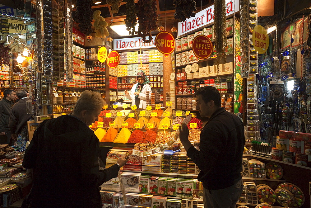 Spice shop in the Spice Bazaar, Sultanahmet, Istanbul, Turkey, Europe