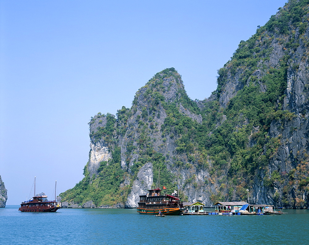 Karst limestone rocks, tour boats and house boats, Halong Bay, UNESCO World Heritage Site, Vietnam, Indochina, Southeast Asia, Asia