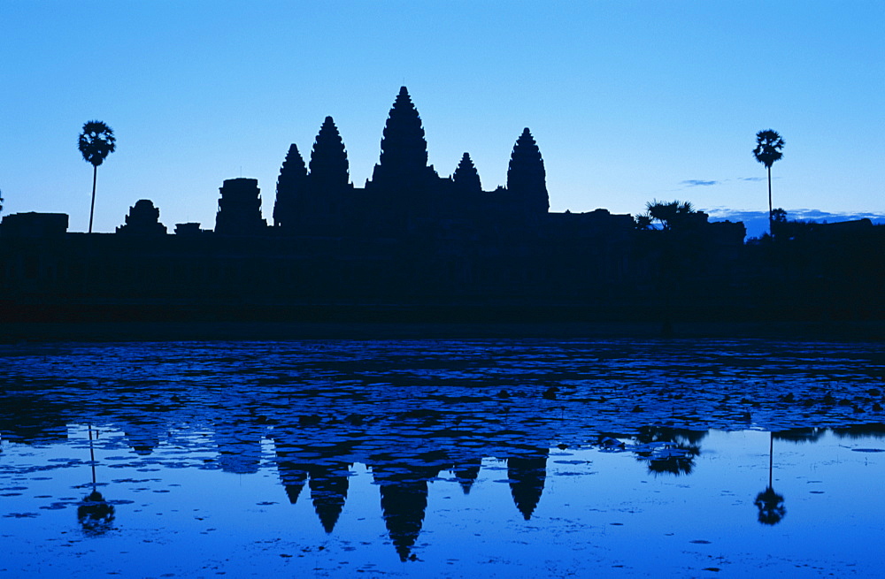 Silhouette at dawn of Angkor Wat, UNESCO World Heritage Site, Siem Reap, Cambodia, Indochina, Southeast Asia, Asia