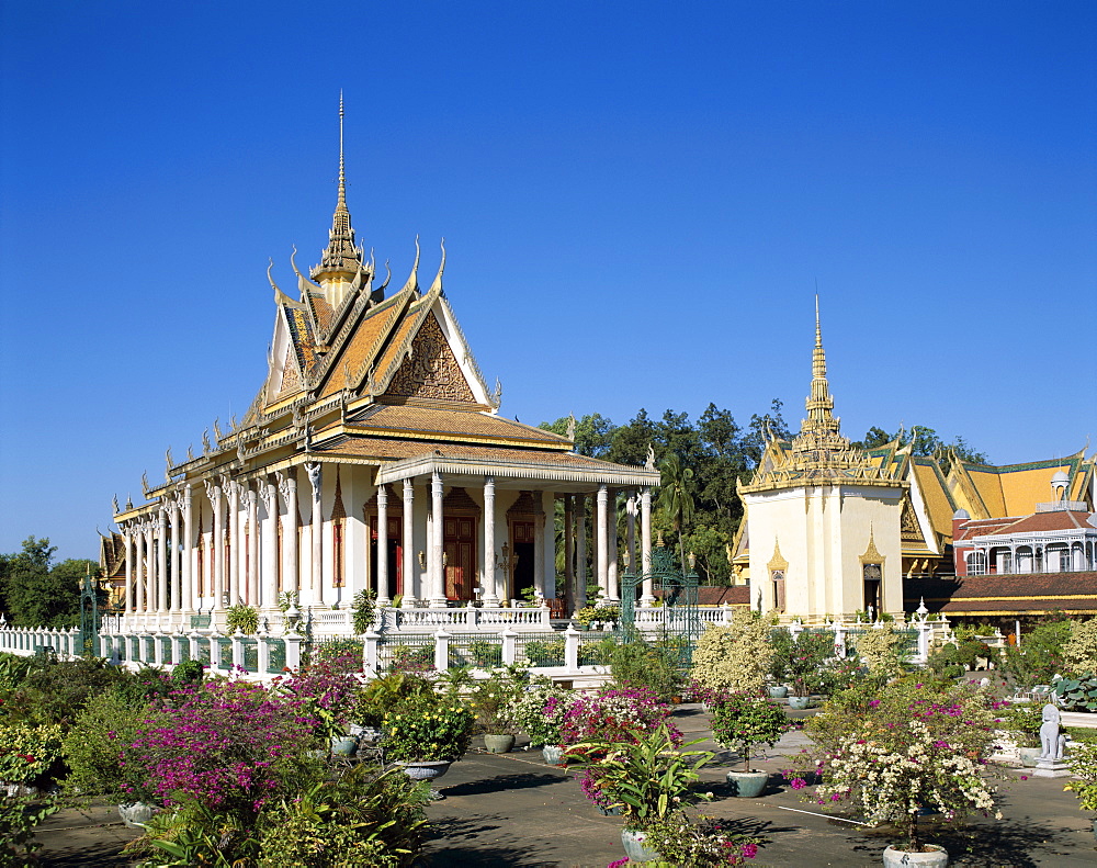 Silver Pagoda (Pagoda of the Emerald Buddha), Royal Palace, Phnom Penh, Cambodia, Indochina, Southeast Asia, Asia