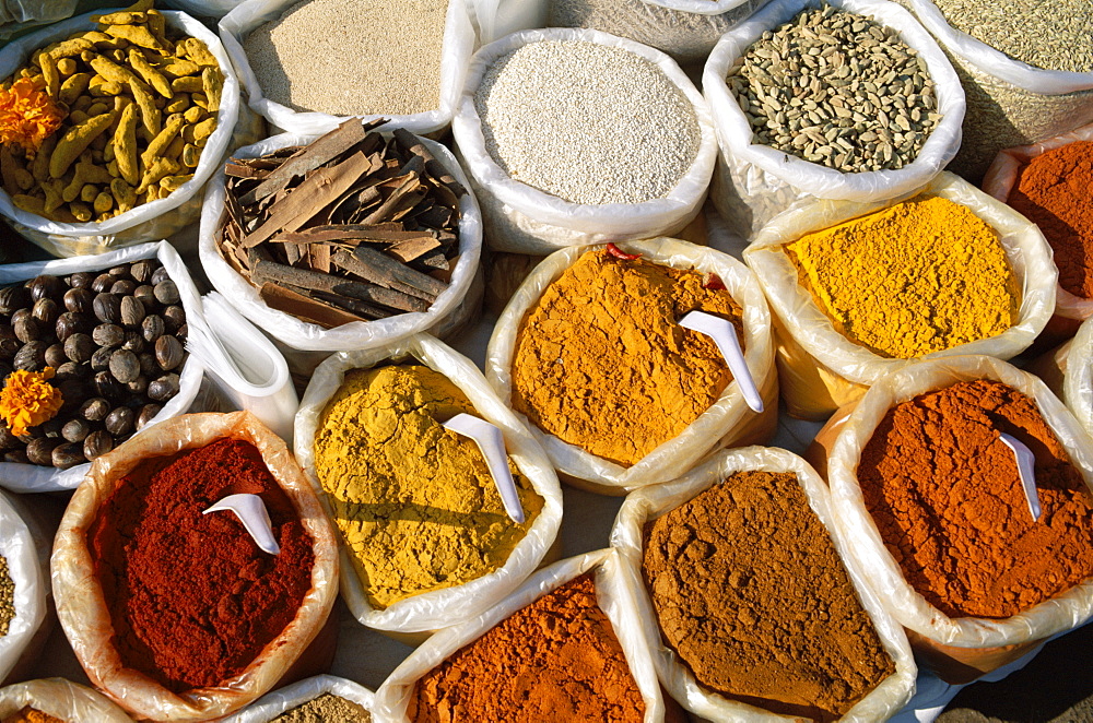 Display of curry powder and spices, Anjuna Market, Goa, India, Asia