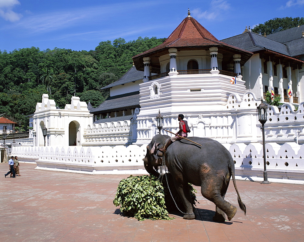 Temple of the Tooth (Sri Dalada Maligawa), UNESCO World Heritage Site, Kandy, Sri Lanka, Asia