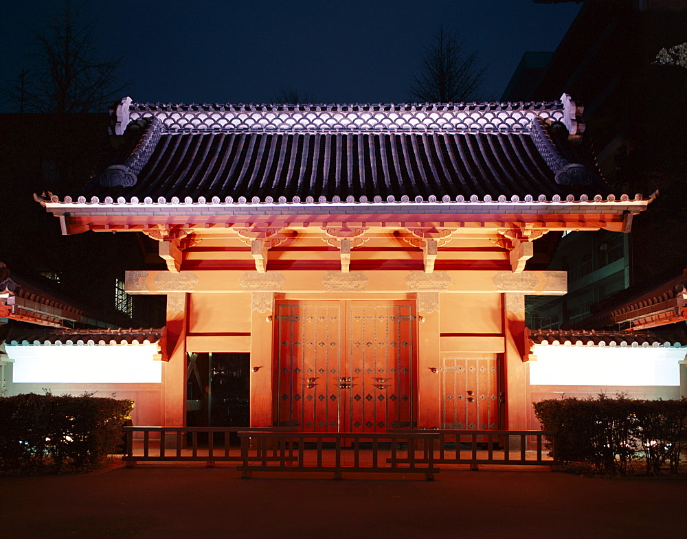 Tokyo University (Todai University), Akamon Gate at night, Tokyo, Honshu, Japan, Asia