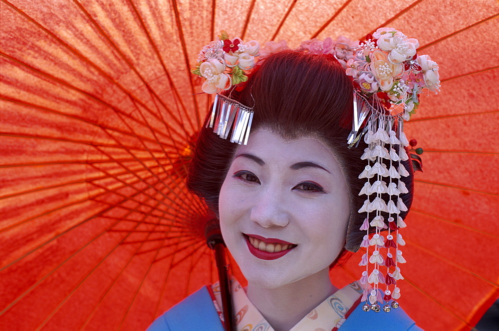 Apprentice Geisha (Maiko), in traditional costume, Kyoto, Honshu, Japan, Asia