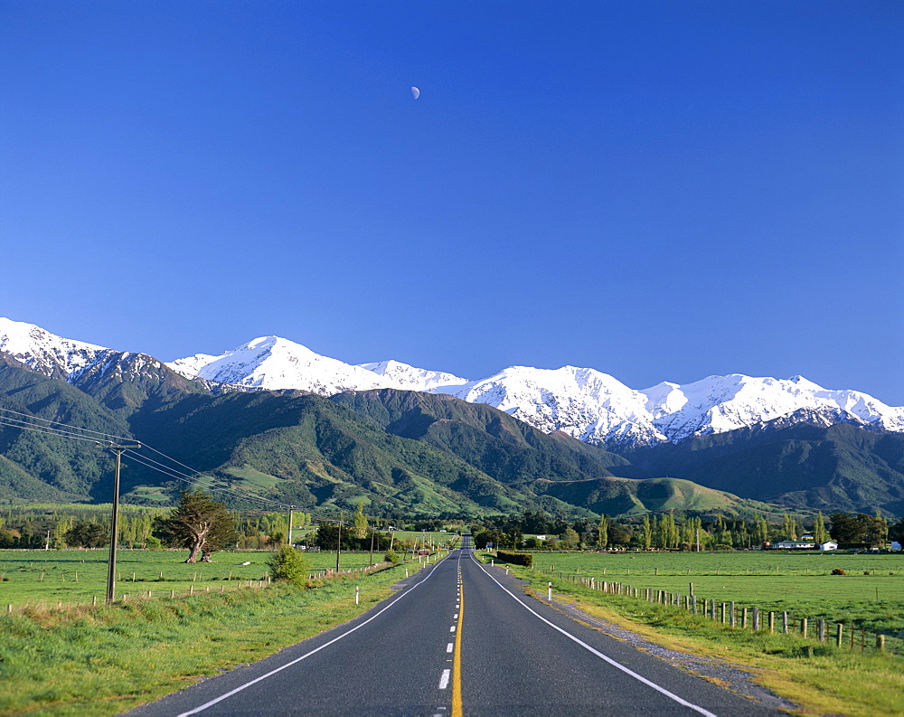 Road and Seaward Kaikoura Mountain Ranges, Southern Alps, Kaikoura, Canterbury, South Island, New Zealand, Pacific