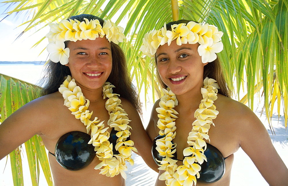 Polynesian girls dressed in traditional costume with leis (flower garlands), Aitutaki, Cook Islands, Polynesia, South Pacific, Pacific