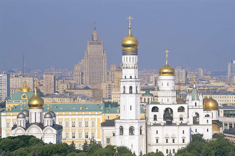 Kremlin, UNESCO World Heritage Site, and city skyline, Moscow, Russia, Europe