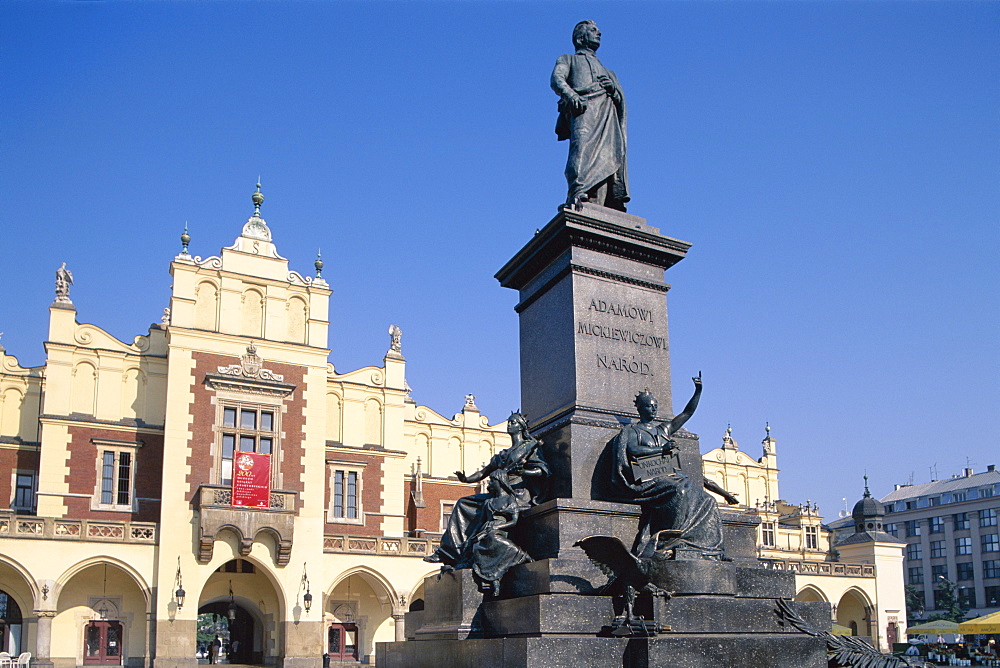 Adam Mickiewicz Statue and The Cloth Hall, Main Market Square, UNESCO World Heritage Site, Cracow (Krakow), Poland, Europe