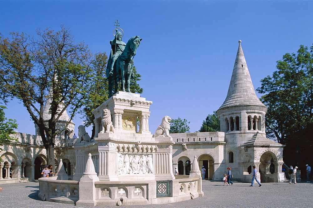 Statue of St. Stephen, Fishermens Bastion, Buda, UNESCO World Heritage Site, Budapest, Hungary, Europe