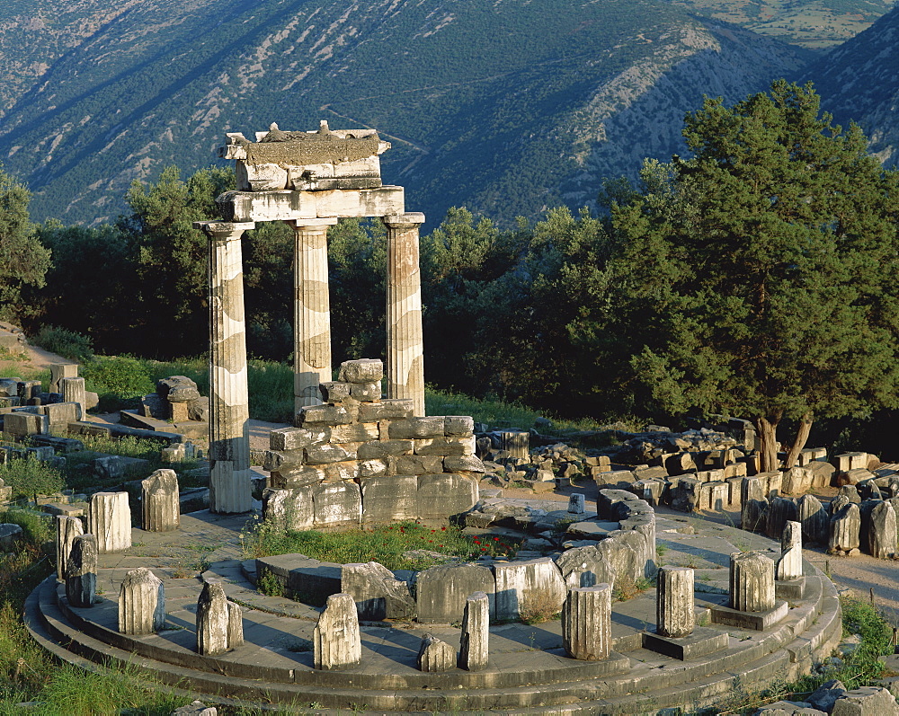 Sanctuary of Athena Pronaia, Tholos Temple, Delphi, UNESCO World Heritage Site, Greece, Europe