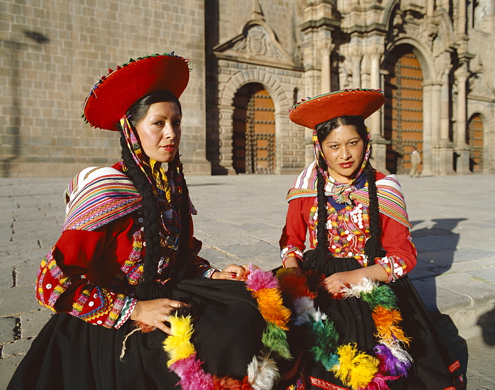 Peruvian women dressed in traditional costume, Cuzco, Peru, South America