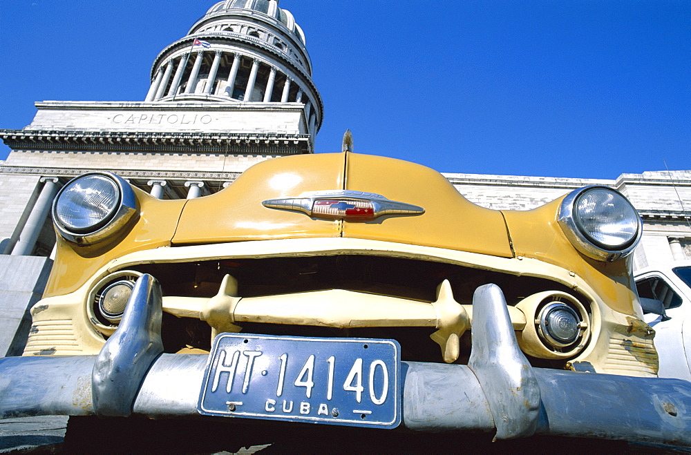 Vintage cars and Capitol Building (Capitolio), Havana (Habana), Cuba, West Indies, Central America