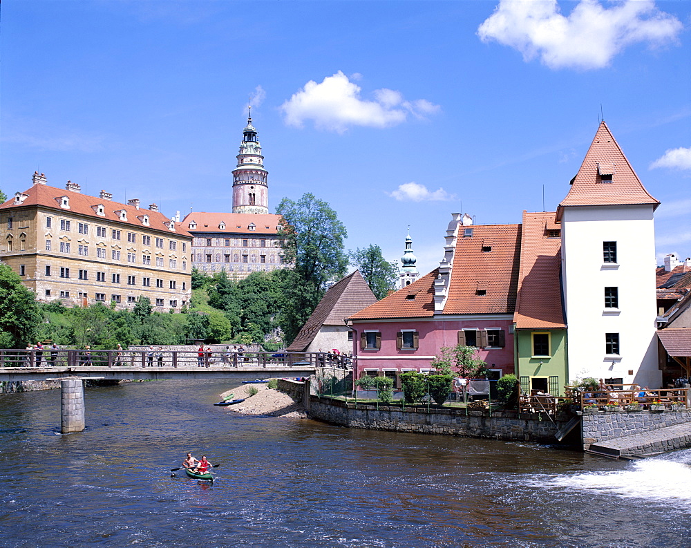 Town view and Vltava River, Cesky Krumlov, UNESCO World Heritage Site, South Bohemia, Czech Republic, Europe