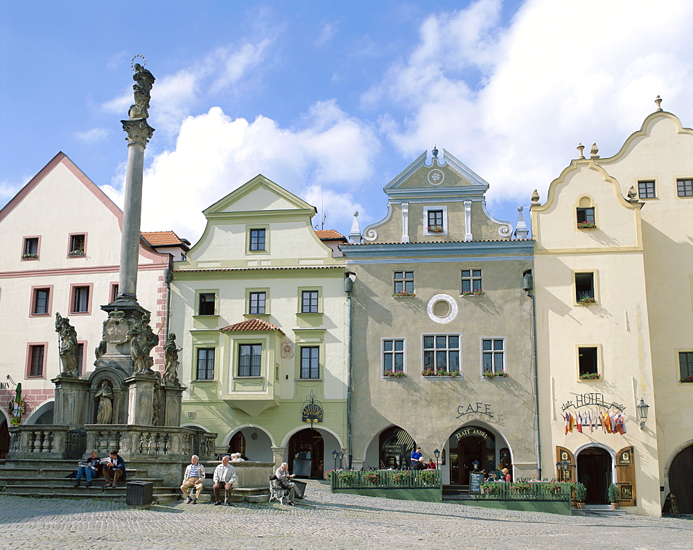 The Old Town Square, Cesky Krumlov, UNESCO World Heritage Site, South Bohemia, Czech Republic, Europe