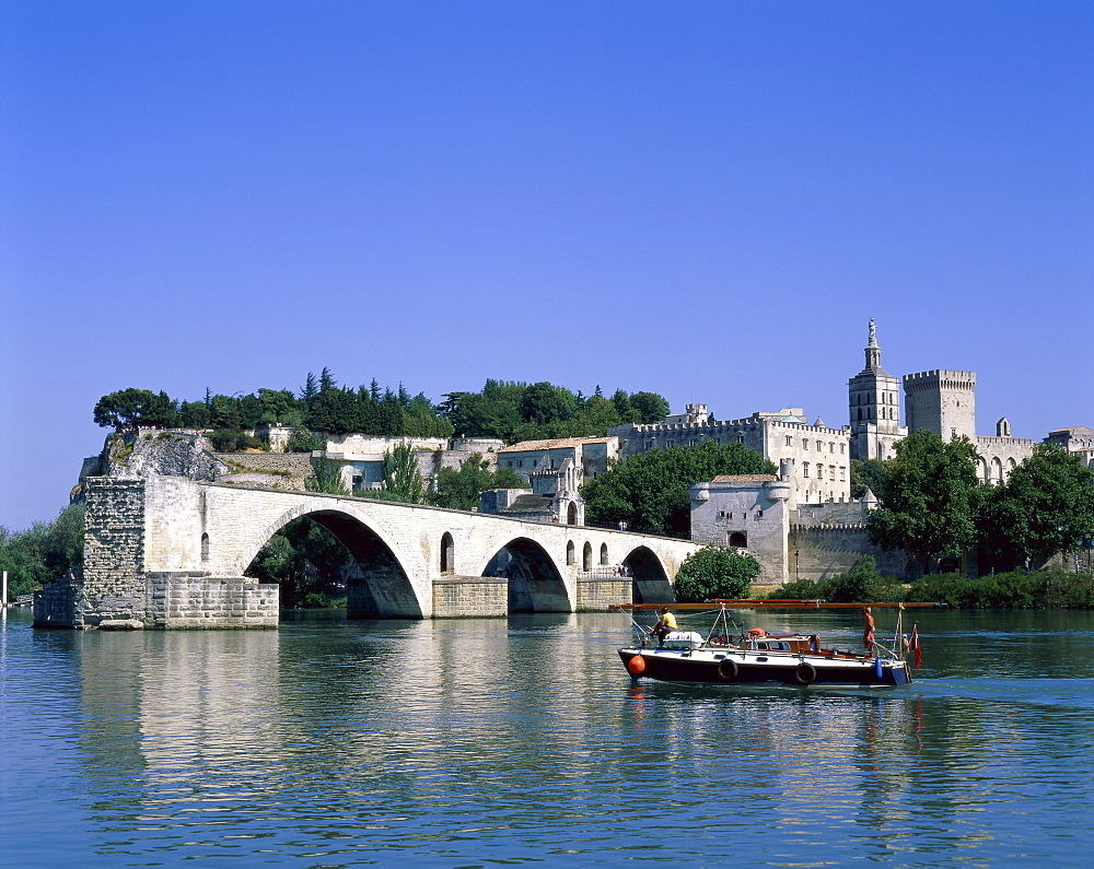 Pont St. Benezet and the River Rhone, Avignon, UNESCO World Heritage Site, Provence, France, Europe