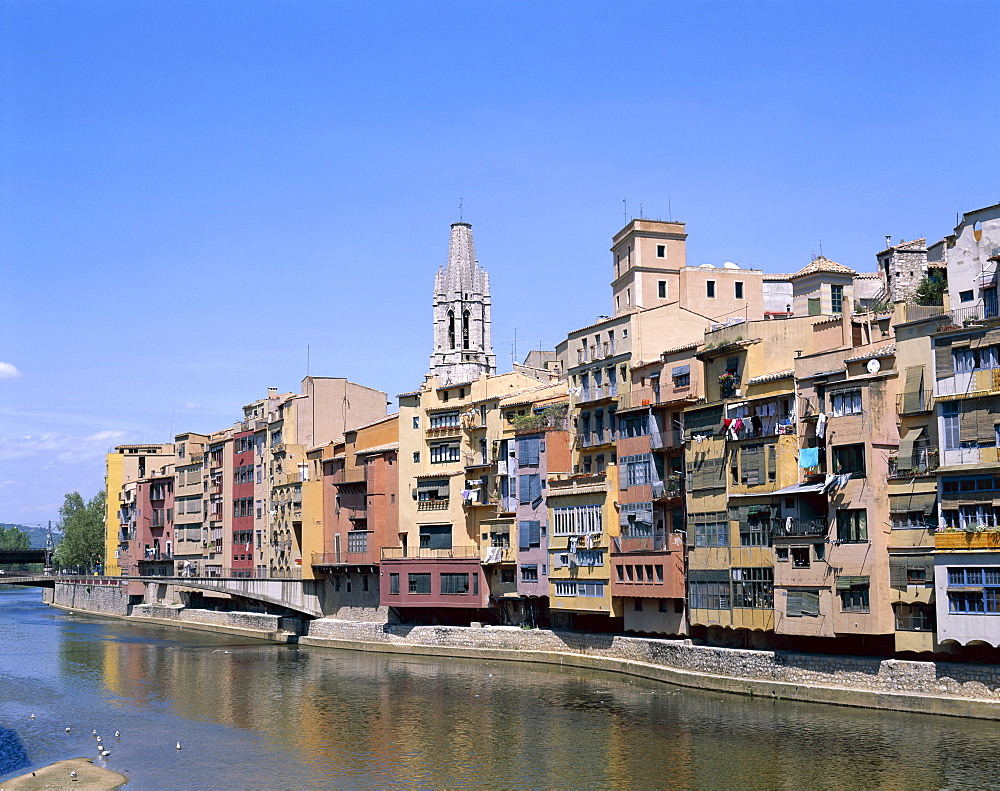 Painted houses and Riu Onyar, Girona, Catalonia, Spain, Europe