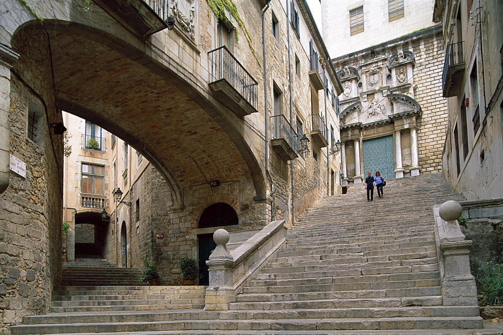 Steps and arches in centre of the Old Town, Girona, Catalonia, Spain, Europe