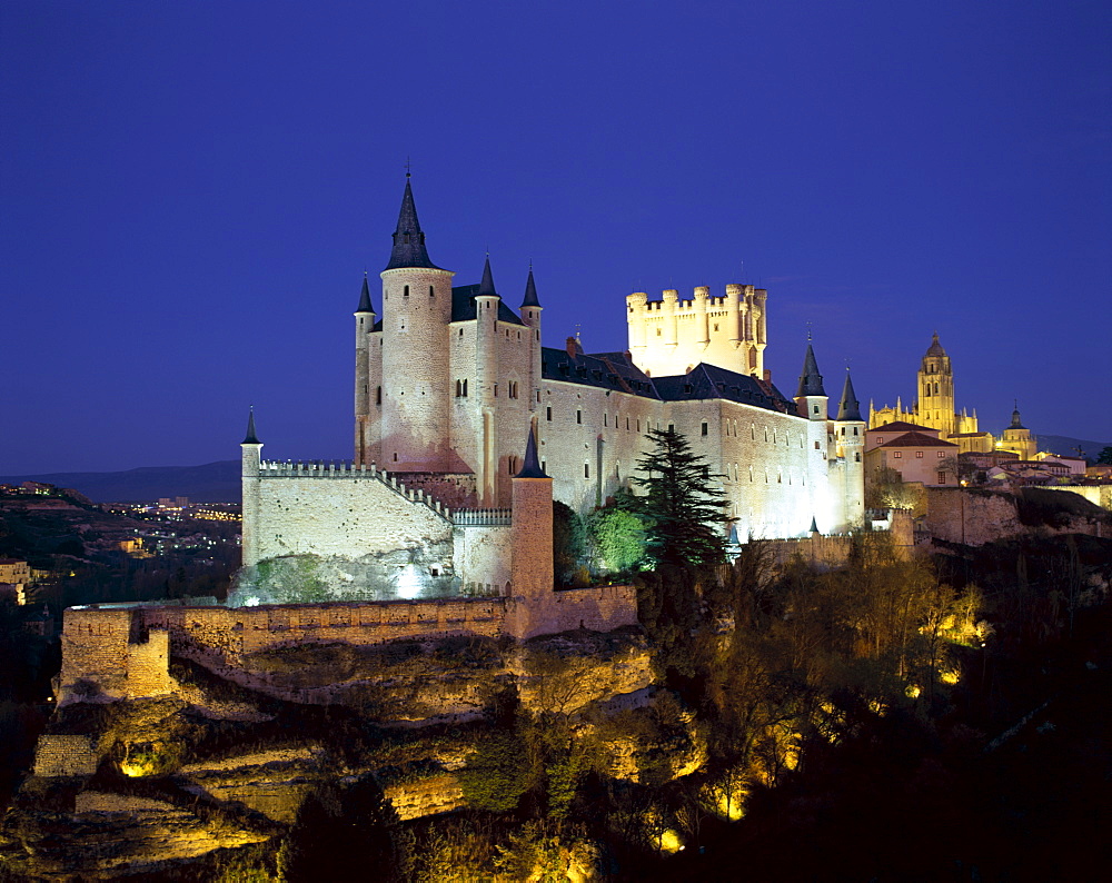 Alcazar at night, UNESCO World Heritage Site, Segovia, Castilla y Leon, Spain, Europe