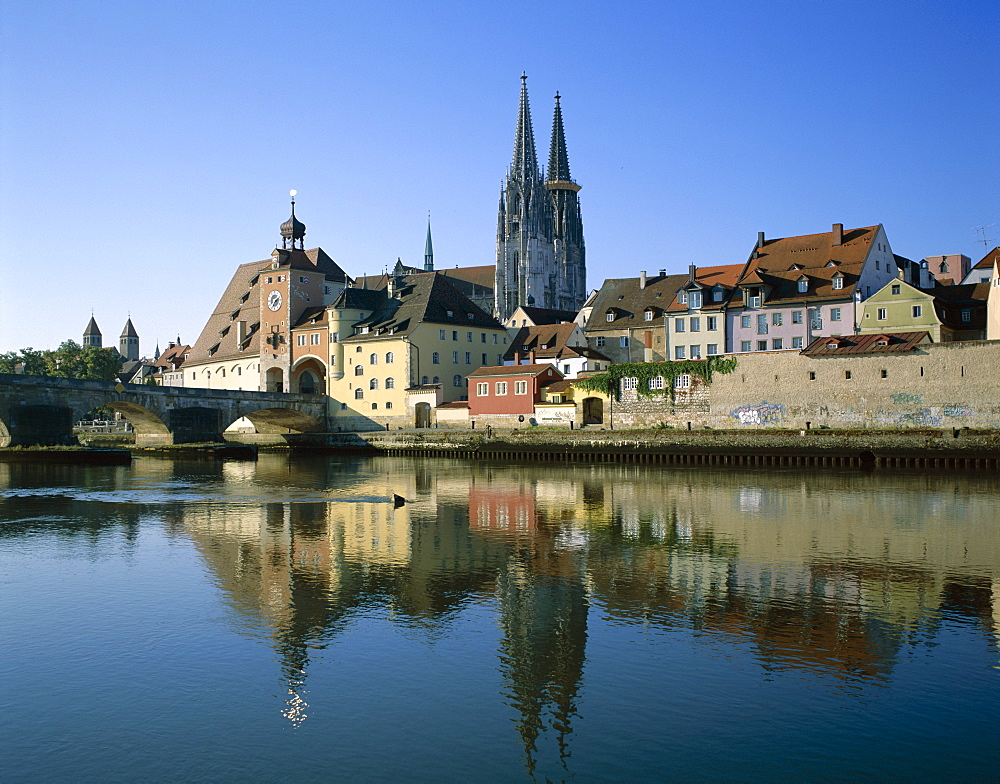 Old Town skyline with St. Peters Cathedral, UNESCO World Heritage Site, and Danube River, Regensburg, Bavaria, Germany, Europe