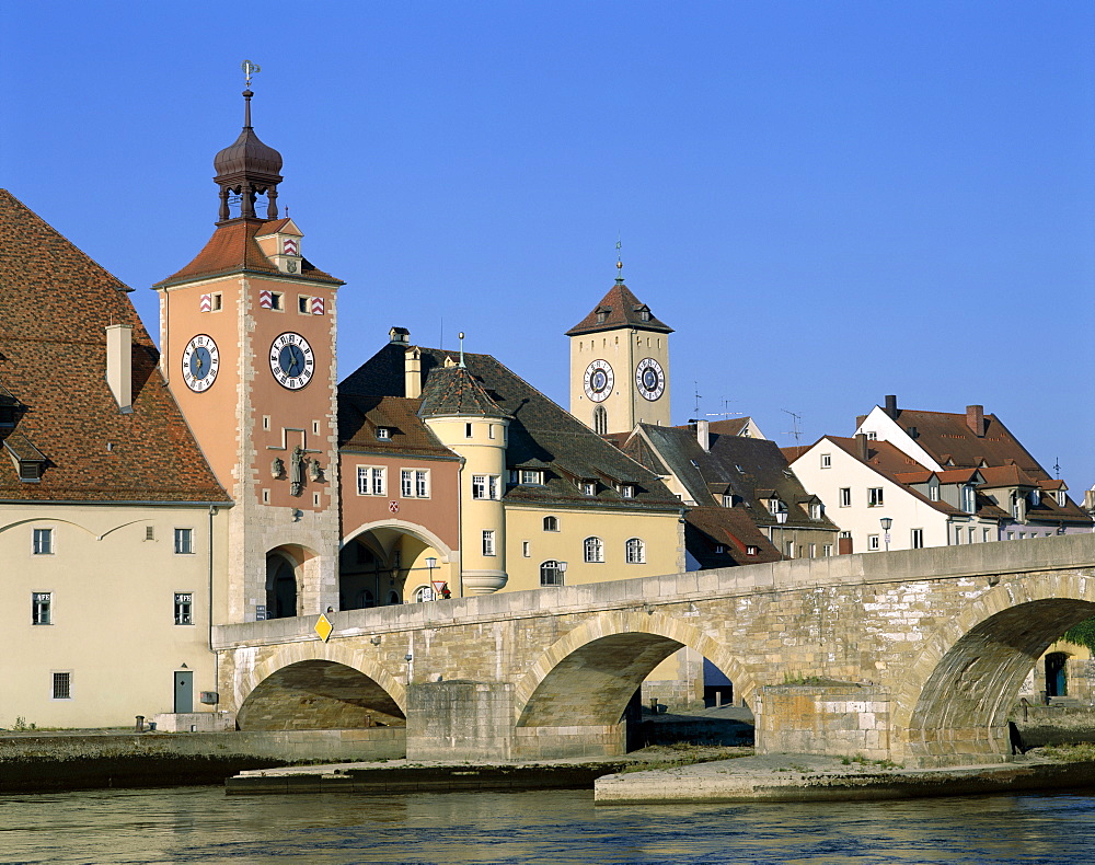 The Stone Bridge (Steinere Brucke) and Danube River, Regensburg, Lower Bavaria, Germany, Europe