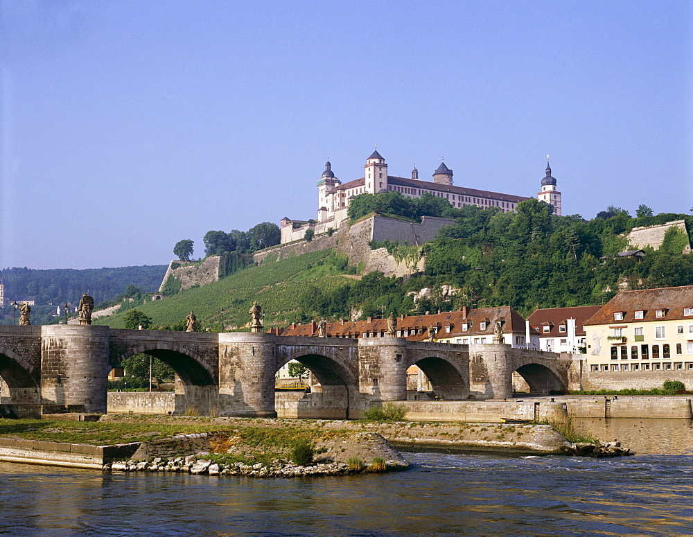 Marienberg Fortress (Festung Marienberg) and River Main, Wurzburg, Bavaria, Romantic Road (Romantische Strasse), Germany, Europe