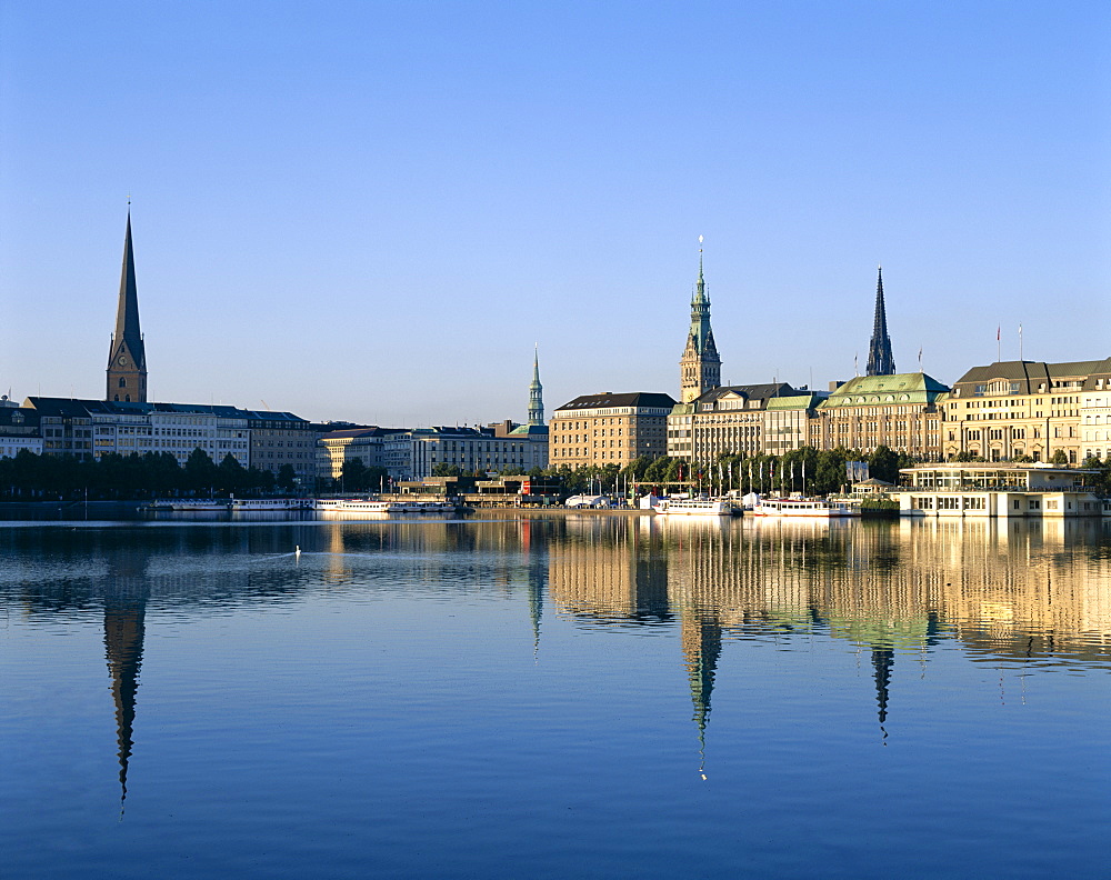 City skyline and Binnenalster Lake, Hamburg, Schleswig-Holstein, Germany, Europe