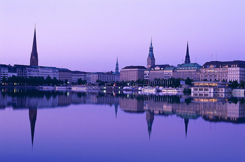 City skyline and Binnenalster Lake, Hamburg, Schleswig-Holstein, Germany, Europe