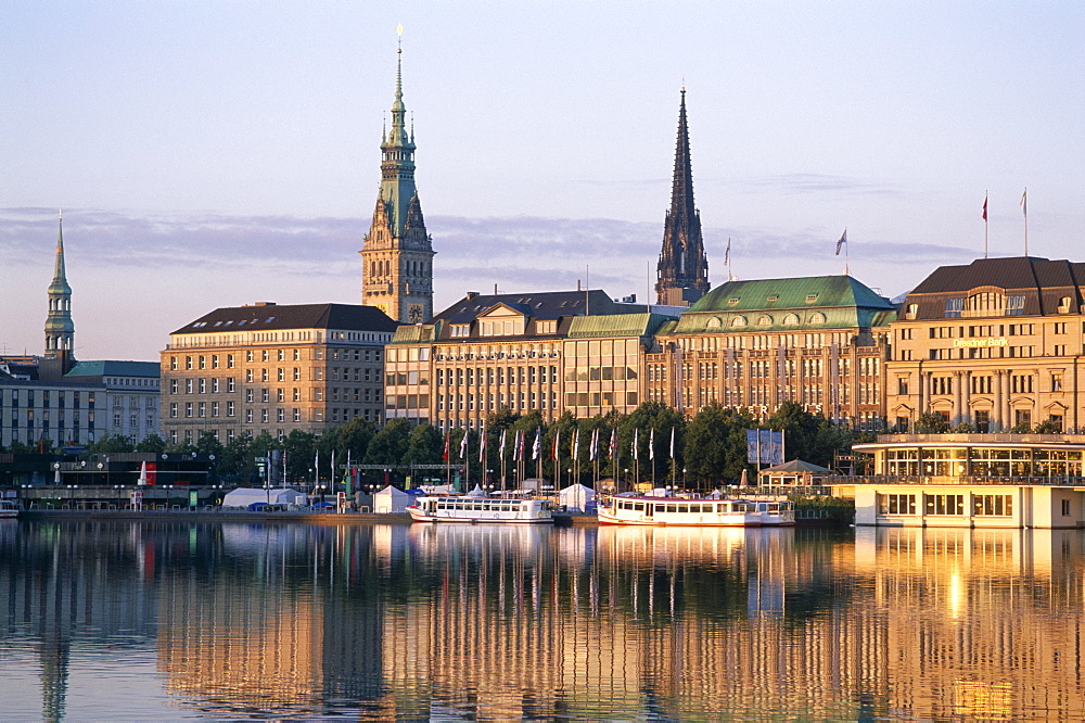 City skyline and Binnenalster Lake, Hamburg, Schleswig-Holstein, Germany, Europe