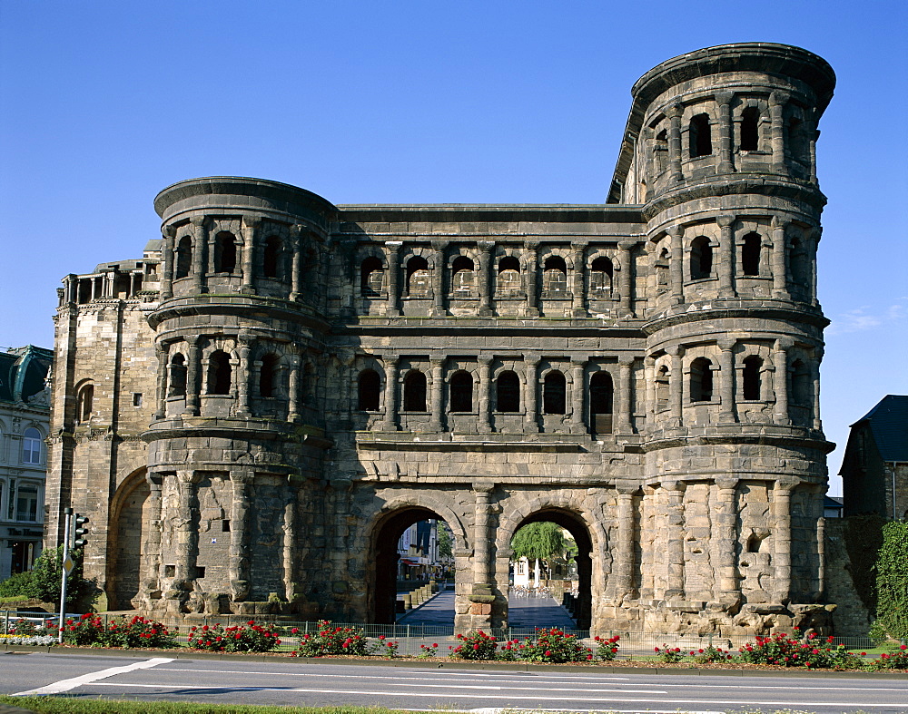 The Black Gate (Porta Nigra), Trier, UNESCO World Heritage Site, Rhineland, Mosel Valley, Germany, Europe