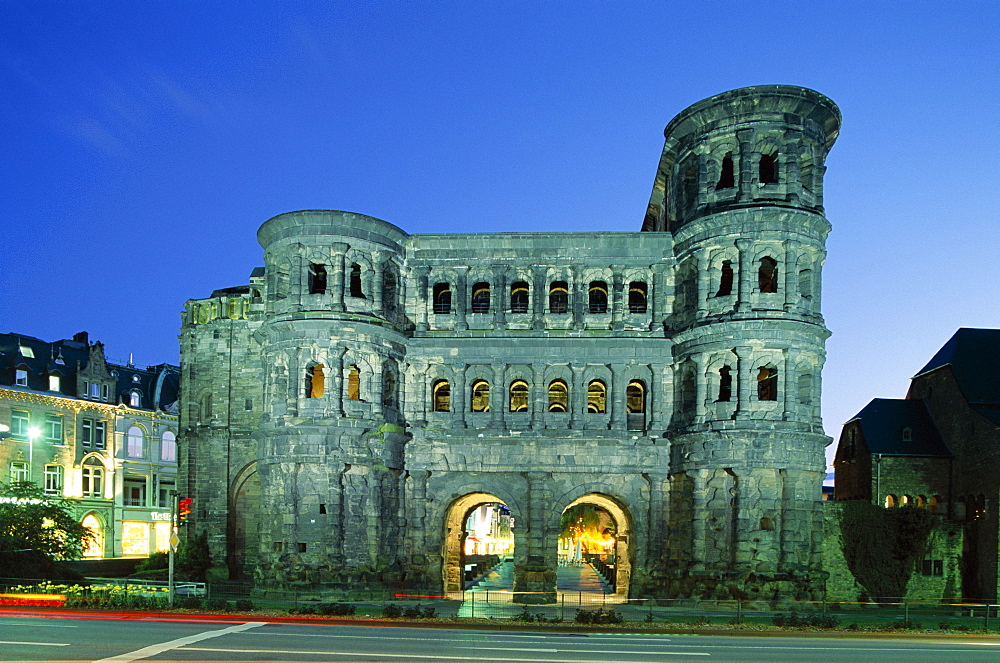 The Black Gate (Porta Nigra) at night, Trier, UNESCO World Heritage Site, Rhineland, Mosel Valley, Germany, Europe