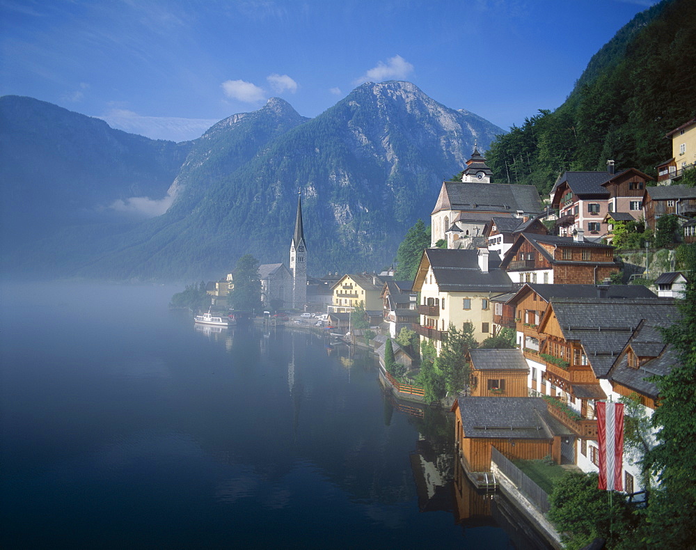 Village with mountains and lake, Hallstatt, UNESCO World Heritage Site, Salzkammergut, Austria, Europe