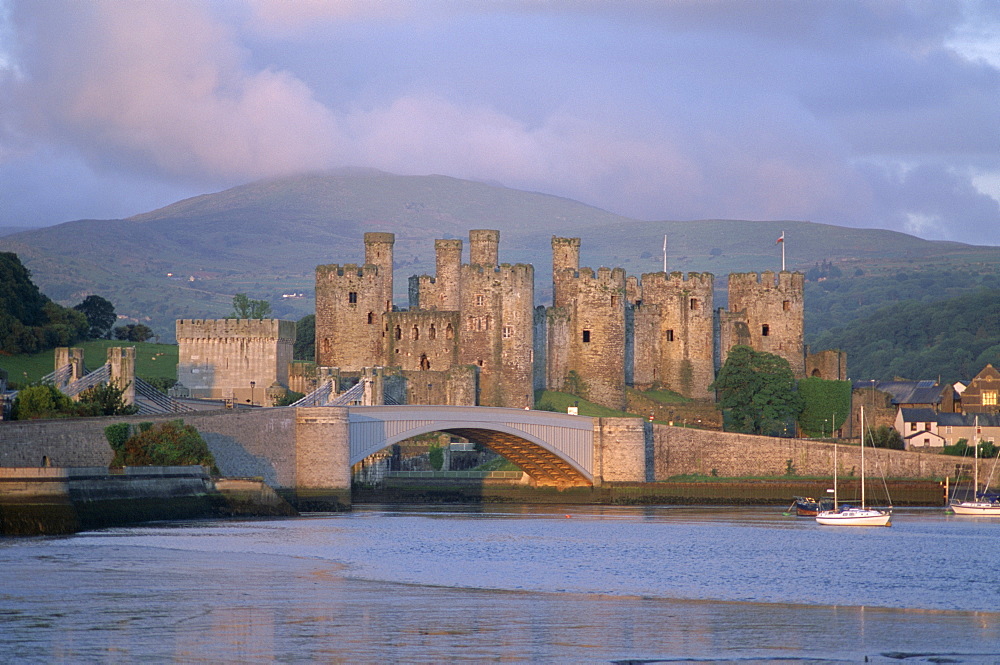 Conwy Castle, UNESCO World Heritage Site, and River Conwy, Wales, United Kingdom, Europe