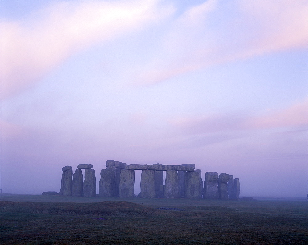 Stonehenge at dawn, UNESCO World Heritage Site, Salisbury Plain, Wiltshire, England, United Kingdom, Europe