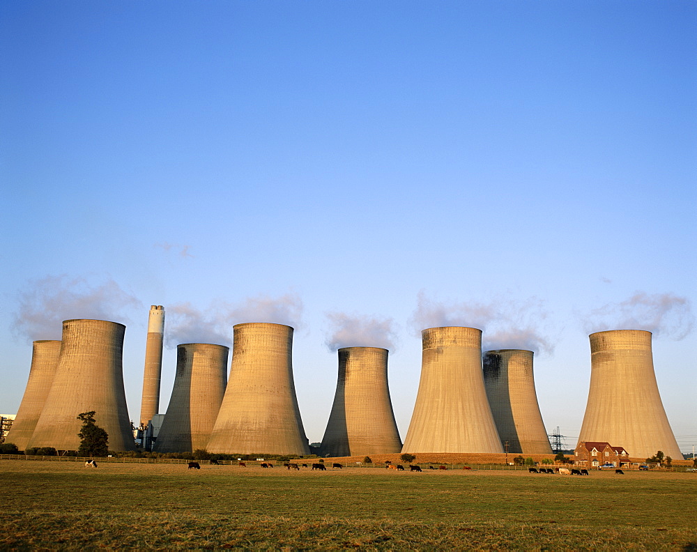 Coal fired power station cooling towers, Radcliffe on Trent, Nottinghamshire, England, United Kingdom, Europe