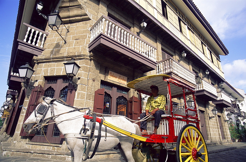 Calesa (horse drawn carriage) and Spanish colonial building in the Intramuros Historical District, Manila, Philippines, Southeast Asia, Asia