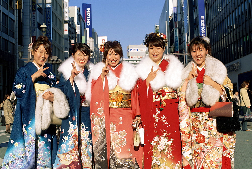 Young ladies wearing kimono on the Ginza during the New Year, Ginza, Tokyo, Japan, Asia