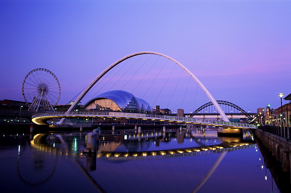 Gateshead Millennium Bridge, Gateshead, Newcastle, Tyne and Wear, England, United Kingdom, Europe