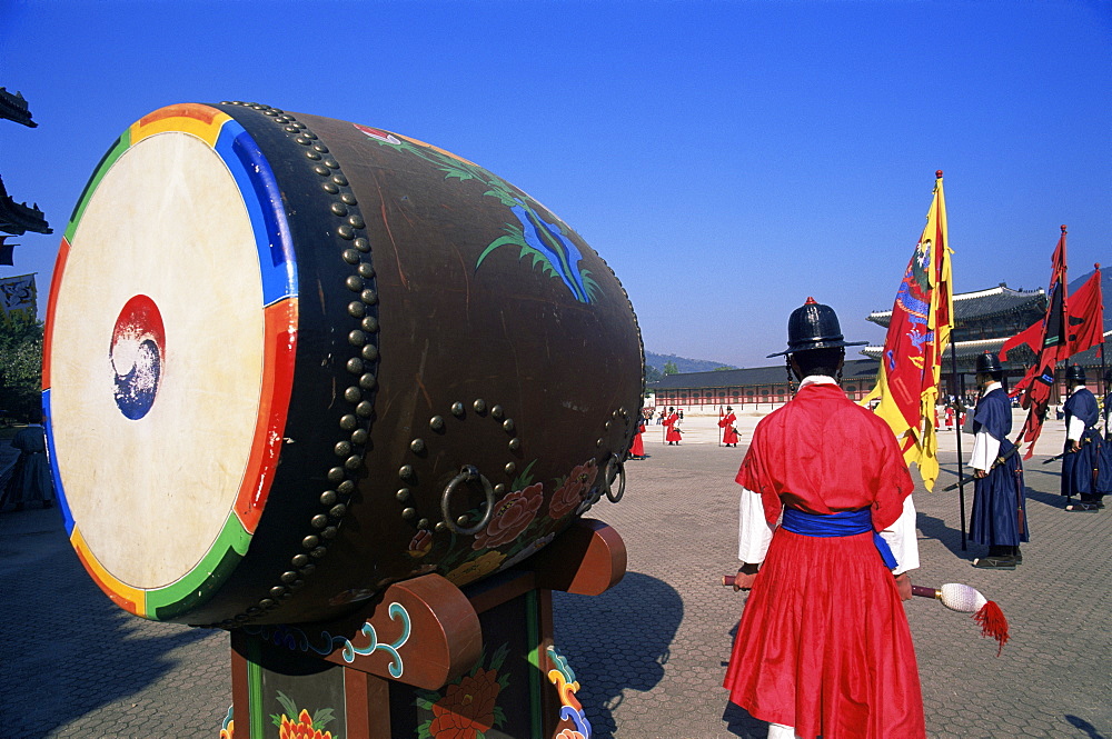 Royal Guard changing ceremony, Gyeongbokgung Palace, Seoul, South Korea, Asia