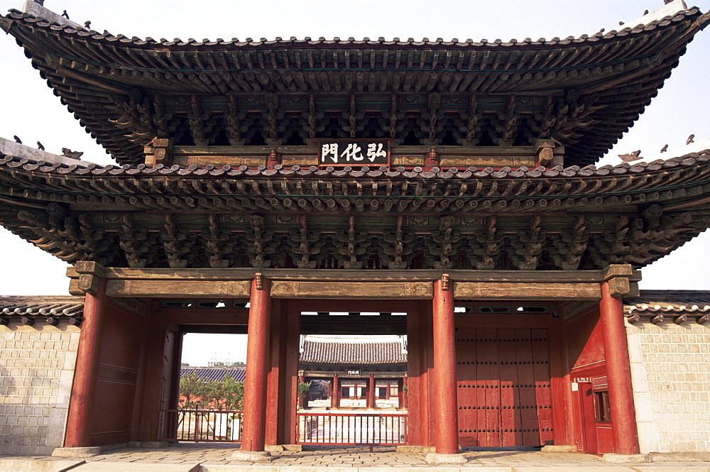 Entrance gate, Changdeokgung Palace, Seoul, South Korea, Asia