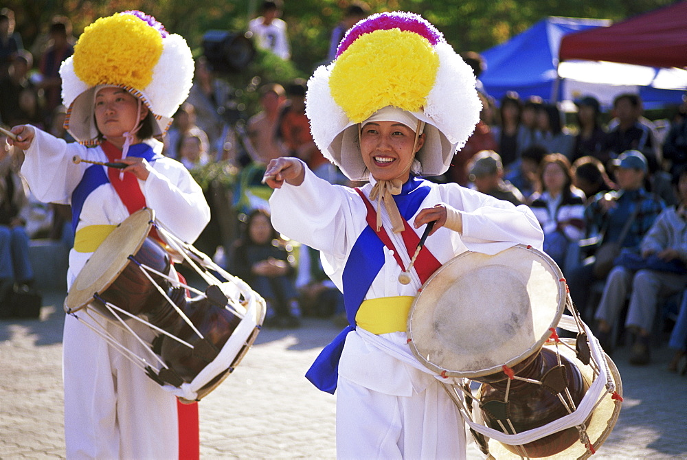 Farmers dance, Namsangol Hanok Village, Seoul, South Korea, Asia