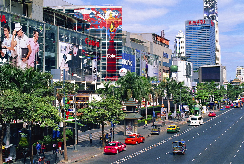 Central World Shopping Complex and Thanon Ratchadamri Road, Bangkok, Thailand, Southeast Asia, Asia